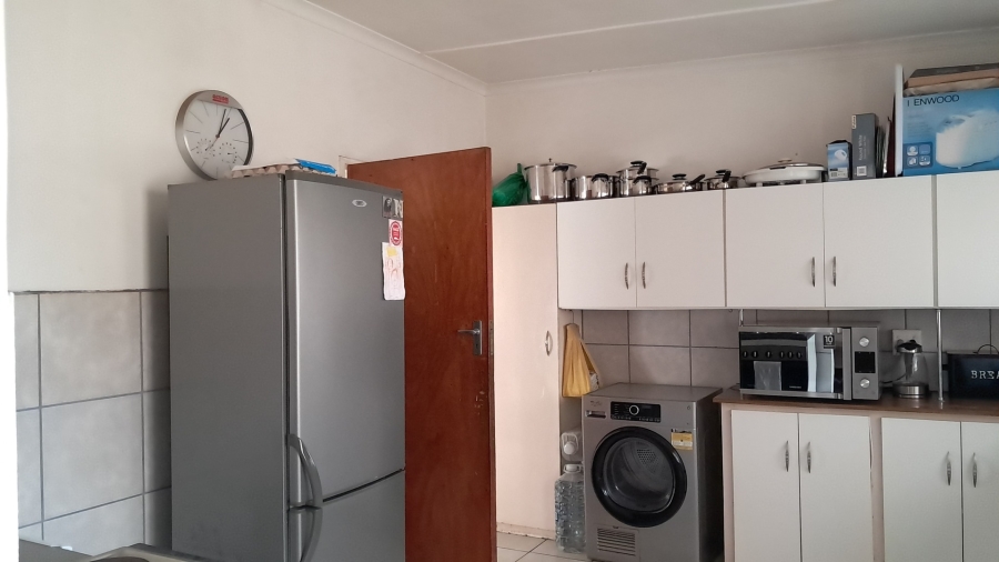 3 Bedroom Property for Sale in Louwville Western Cape